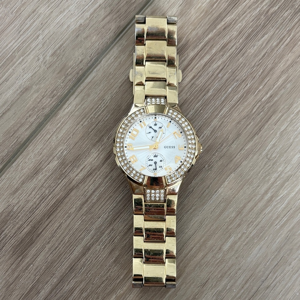 Guess Mini Prism W15072L1 women's analog watch with a crystal-studded bezel